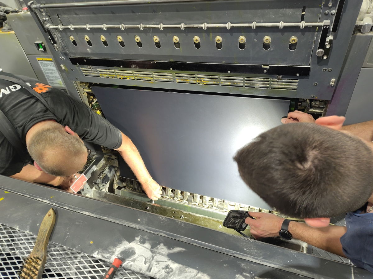 Engineers Install LMC Jackets on RMGT 920-8PF impression cylinders